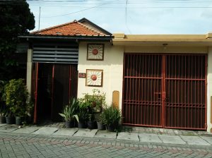 Tempat Kos surabaya barat-6 kamar-kekeluargaan-Non Ac